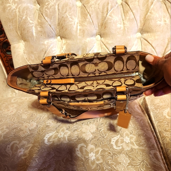 Coach Tote - Picture 6 of 8